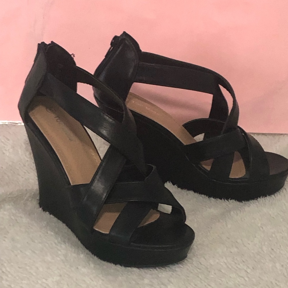 LIQUIDATING Black Size 8 Platform Sandals TOP MODA Zippers
